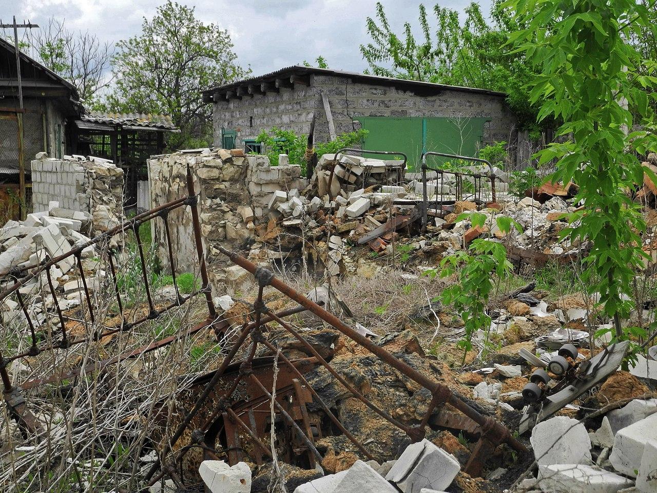 Як живуть люди на лінії розмежування в Станиці Луганській? (ФОТОРЕПОРТАЖ)