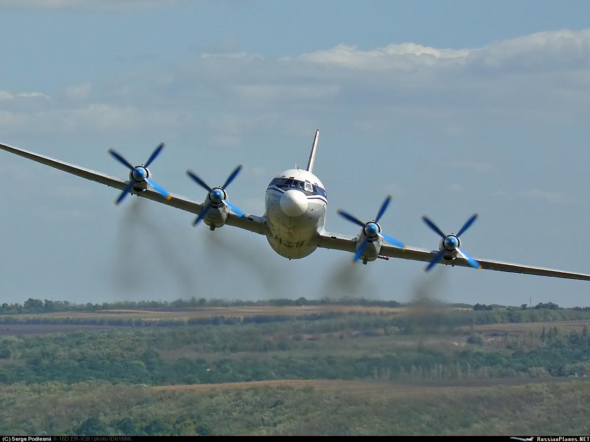 Літак, що зник з радарів, знайшли у морі