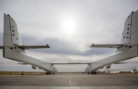 У США випробовують найбільший у світі літак(ВІДЕО)