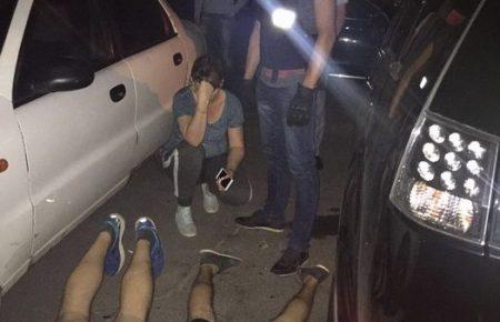 В Києві громадянка Росії продавала зброю з АТО (ФОТО)