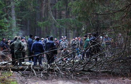 Внаслідок бійки з бурштинокопачами поранено три полісмени