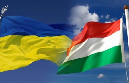 Українці з протермінованими паспортами зможуть отримати посвідку на проживання в Угорщині
