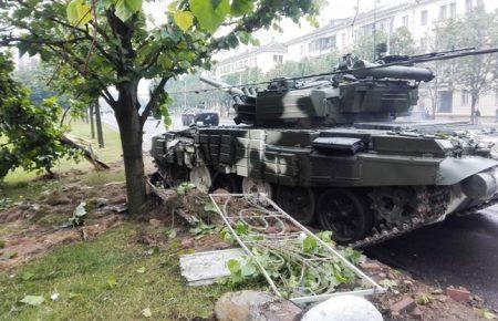 В Мінську танк врізався у стовп (ВІДЕО)