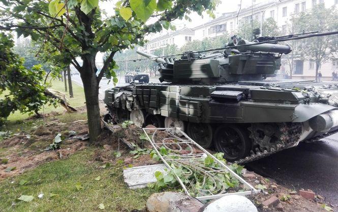 В Мінську танк врізався у стовп (ВІДЕО)