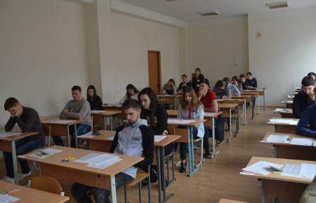 В Україні завтра набирає чинності закон про вступ кримчан у виші без ЗНО