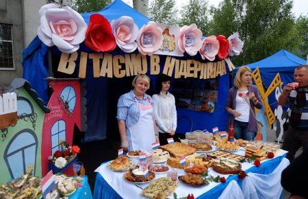 У вишиванках і без води. Як Покровськ святкує День Європи (ФОТО)