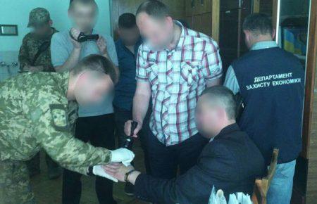 У Рівному затримали лікаря, який вимагав 2 тисячі доларів