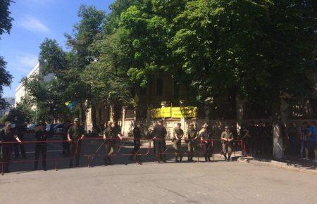 В Києві сталися сутички між вкладниками «Михайлівського» з поліцією, ВІДЕО