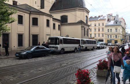 Львів: жителі аварійного будинку планують акцію протесту (ФОТО, ВІДЕО)