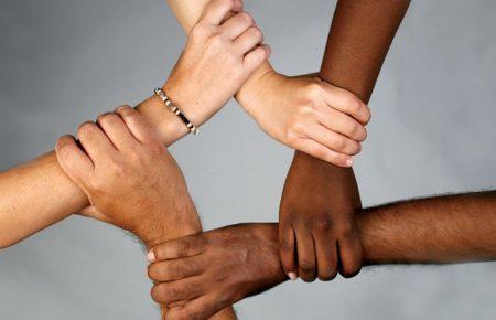 Хто напав на африканців у Маріуполі?