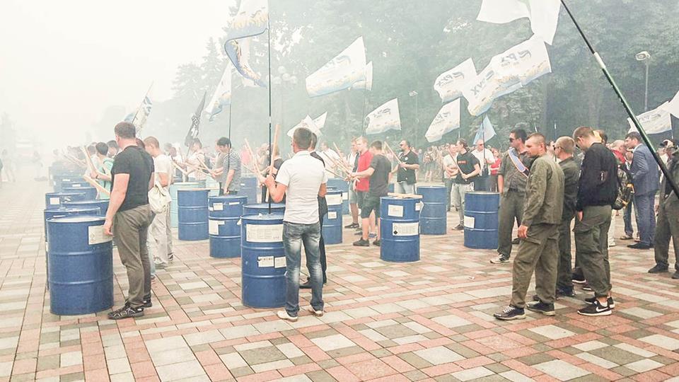 Парламент змінив план зняття недоторканності з депутатів. Під ВР мітингують (ФОТО, ВІДЕО)