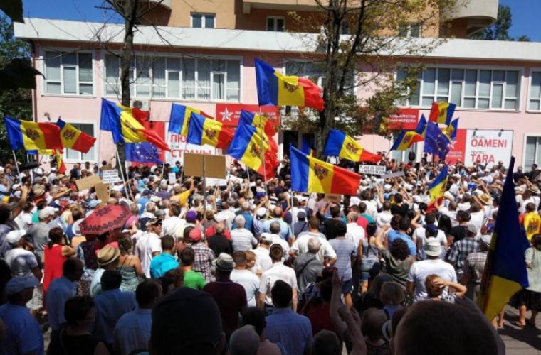 У Молдові продовжуються протести проти змін до виборчої системи(ФОТО, Відео)