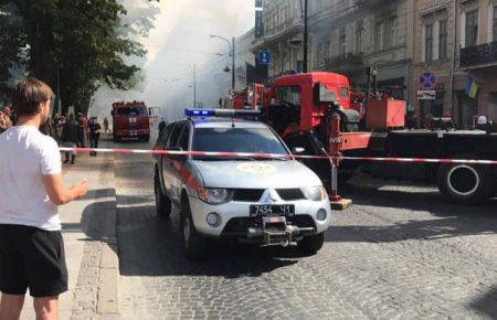 У центрі Львова горить житловий будинок (ФОТО)