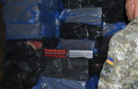 Українські прикордонники затримали у Чорному морі  іноземне судно з великою партією цигарок (ВІДЕО)