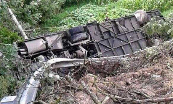 На Тернопільщині перекинувся туристичний автобус, загинула дівчина (ВІДЕО)