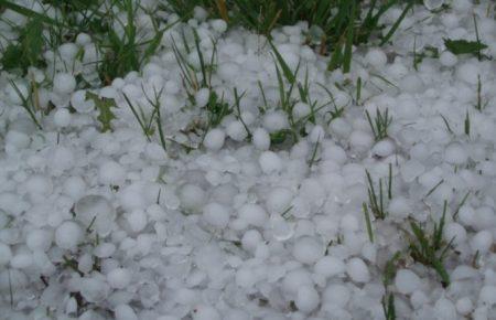 Крым засыпало градом (ВИДЕО)