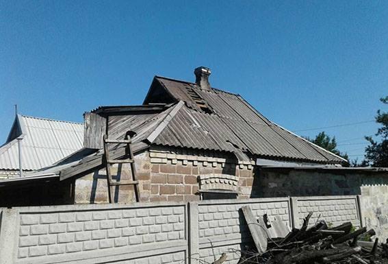 Мар'їнка: в результаті нічного обстрілу пошкоджено 4 приватні будинки (ФОТО)