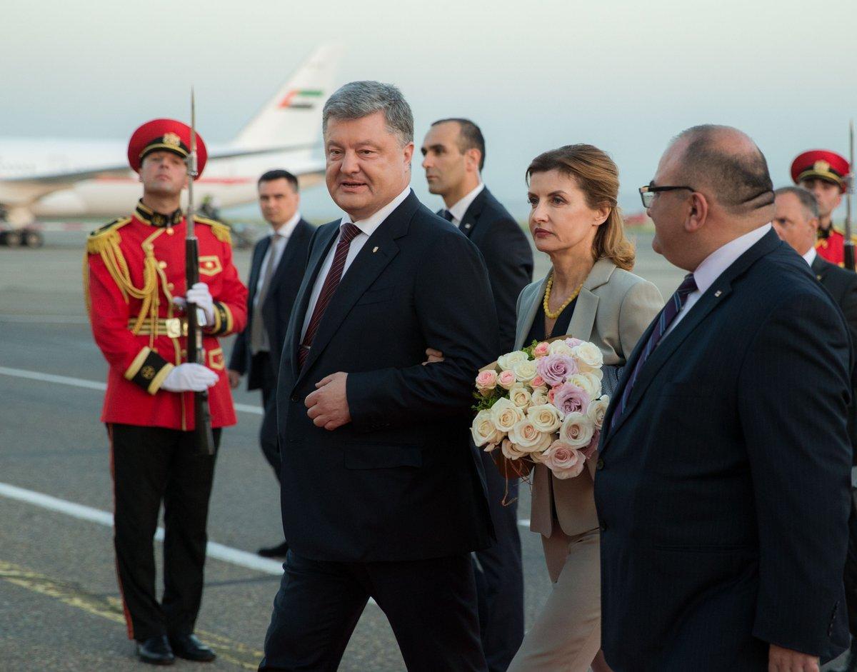 Порошенко прилетів у Грузію (ФОТО)