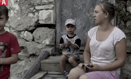 Детство в заброшенном селе «ЛНР» (ВИДЕО)