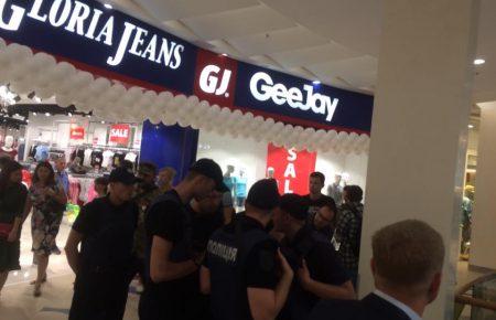 Активістка руху «Відсіч» розповіла подробиці сутичок в SkyMall (ВІДЕО)