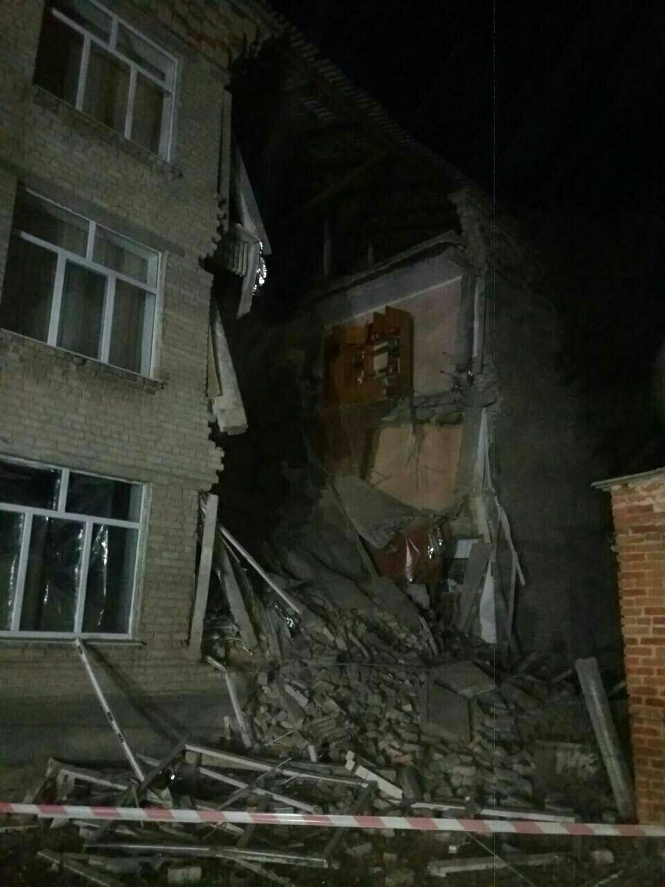 У Миколаївській області обвалилася школа з третього по перший поверх (ВІДEO)