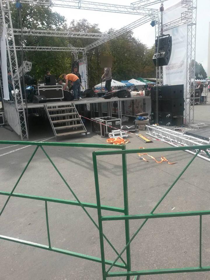 На концерті в Умані 6 дітей травмувалися внаслідок падіння сценічного обладнання (ФОТО)