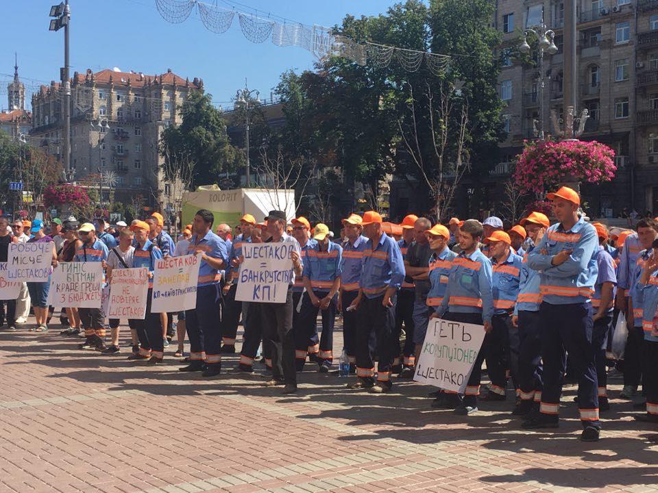 З’явилися фото протесту паркувальників під будівлею КМДА