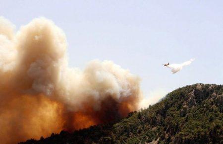 Російське МНС гасить пожежу в окупованому Криму (ФОТОРЕПОРТАЖ)