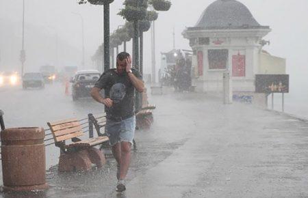 Життя двох підлітків в дитячому таборі забрав шторм (ВІДЕО)