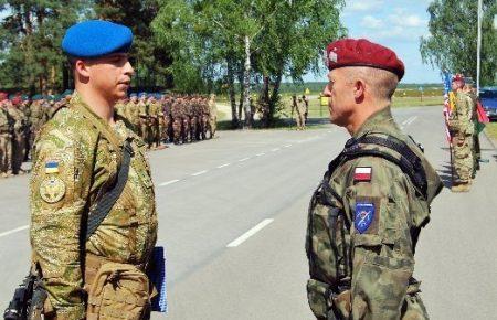 Бійці ЗСУ крокуватимуть у Варшаві на параді до Дня польського війська