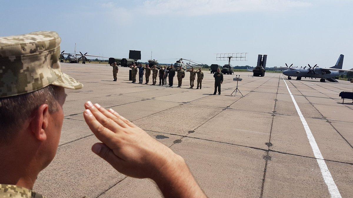 На відновлення боєздатності Повітряних сил виділено більше мільярда гривень, — Порошенко