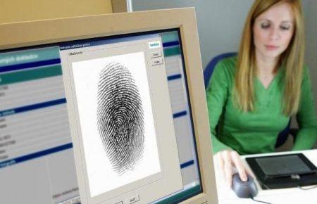 Чому затримують видачу закордонних паспортів?