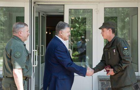 Нагородили бійця НГУ, який врятував життя постраждалій під час вибуху на Грушевського