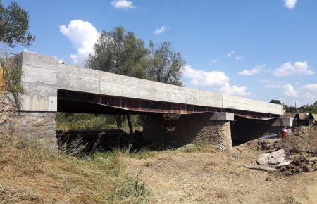 На Луганщині військові відбудовують підірваний бойовиками міст (ФОТО)