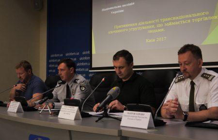 Українцям у Великій Британії погрожували і не відпускали з роботи, — майор поліції