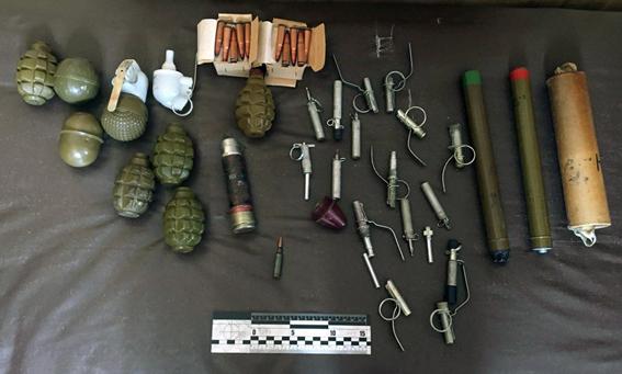 41 патрон та 8 гранат: на підконтрольну Україні територію намагались ввезти боєприпаси (ФОТО)