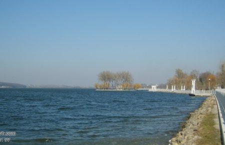 На Тернопільському ставку потонула дівчина (ФОТО)