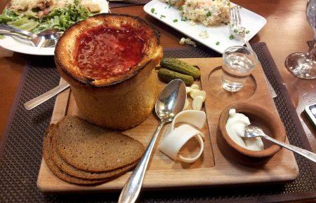 «Спочатку був борщ»: що додають до страви у різних регіонах України