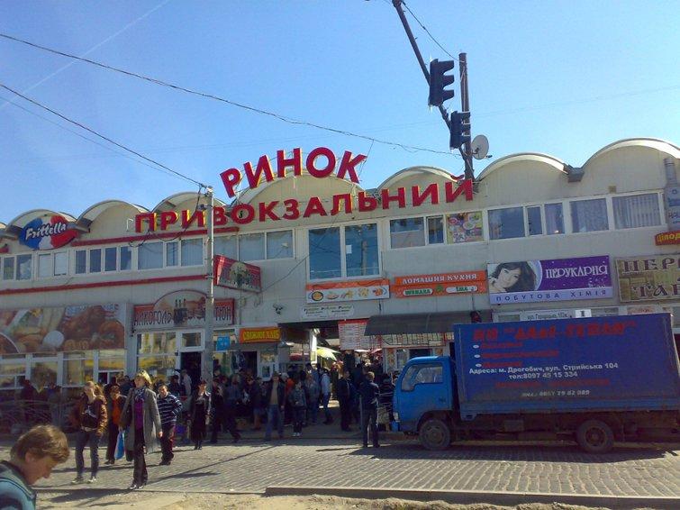 Кількість постраждалих внаслідок отруєння копченою рибою у Львові зросло до 56