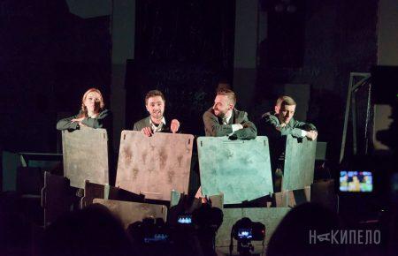 «Люди приходят в театр соприкоснуться с реальностью», — актриса театра «Прекрасные цветы»