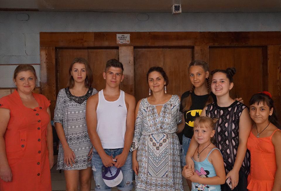 Люди в Станиці Луганській спраглі до культурних проектів, — співачка