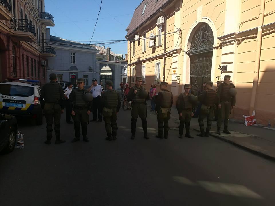 В Одесі сталася масова бійка біля нелегальної будови, є поранені (ФОТО)