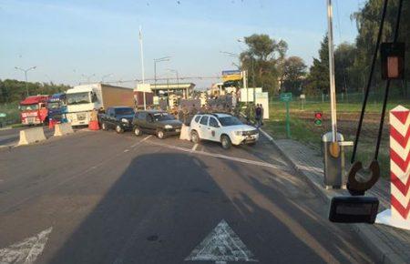 Саакашвілі: ми проїхали через польський пункт пропуску, але не можемо в'їхати на український (ФОТО)