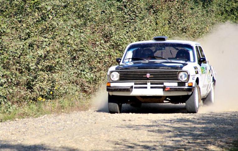 На Буковині під час авторалі розбилась машина(ФОТО)