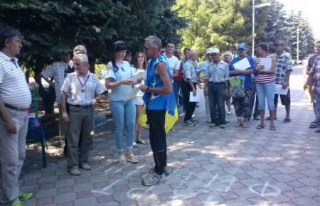 На церемонії нагородження у так званій «ЛНР» спортсмен накинув на плечі прапор України (ФОТО)