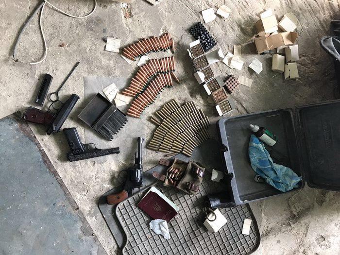 СБУ викрила підпільну зброярню під Києвом, де виготовляли бойову зброю(ВІДЕО)