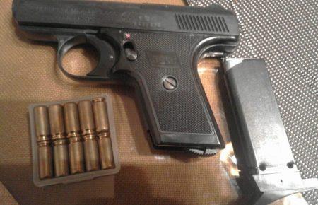 У Києві затримали п’ятьох патрульних за підозрою у побитті та пограбуванні людей на залізничному вокзалі