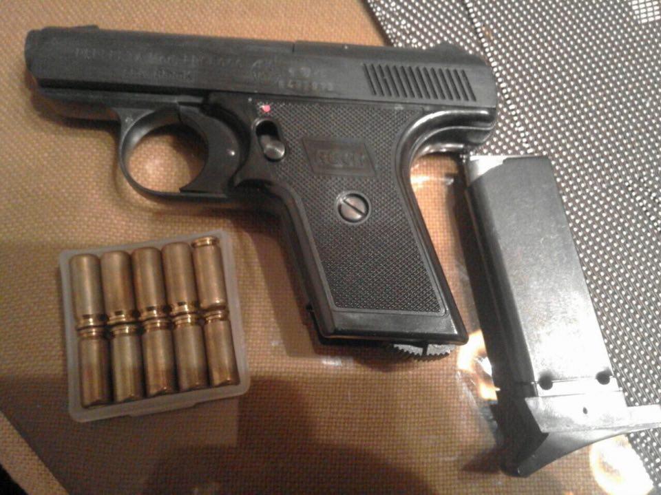 У Києві затримали п’ятьох патрульних за підозрою у побитті та пограбуванні людей на залізничному вокзалі