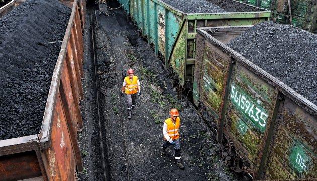 Росія торгує вугіллям з окупованого Донбасу, — Bloomberg
