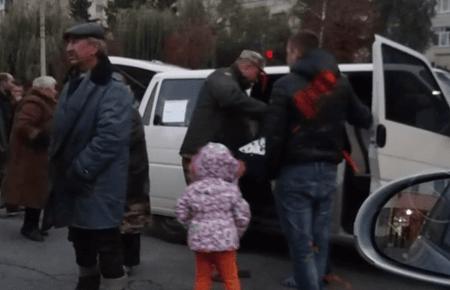 «У Вінниці люди йдуть на роботу, працюють автозаправні станції, ніякої паніки». Журналіст про ситуацію у місті поблизу епіцентру вибухів